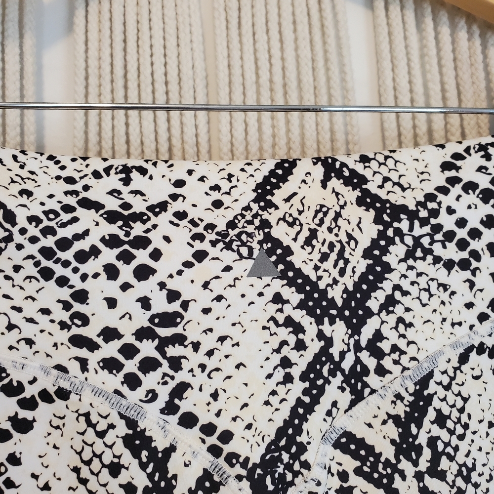BALANCE ATHLETICA Ascend Snakeskin Printed High Rise Pull On Athletic Leggings - Picture 6 of 7